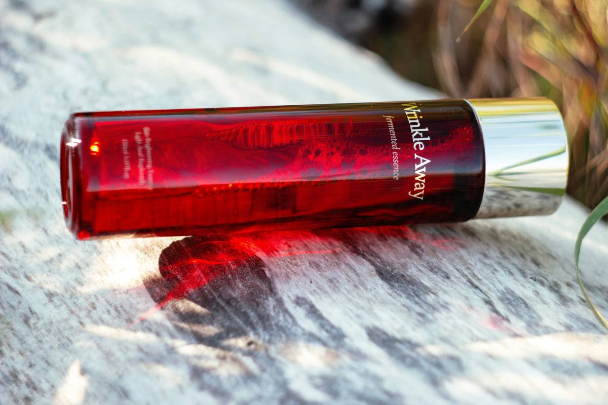 Why Natural Astringent Witch Hazel Is Your Skin’s Secret Weapon (And How to Use It Right)